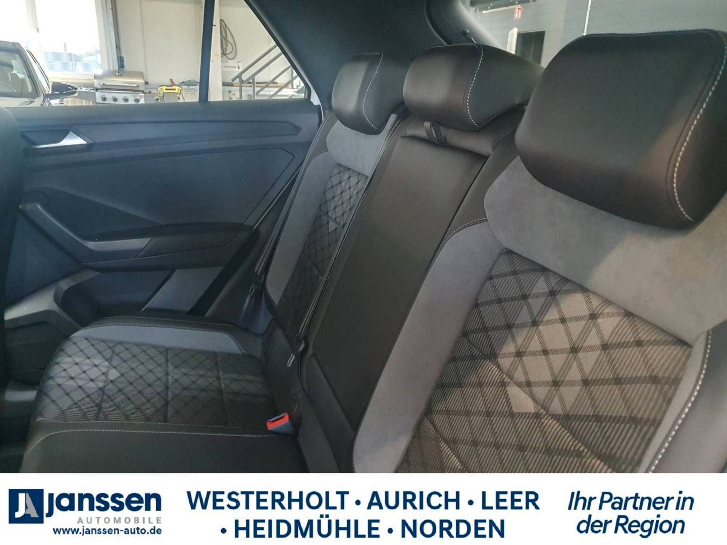 Fahrzeugabbildung Volkswagen T-ROC TSI 1.5 DSG R-Line