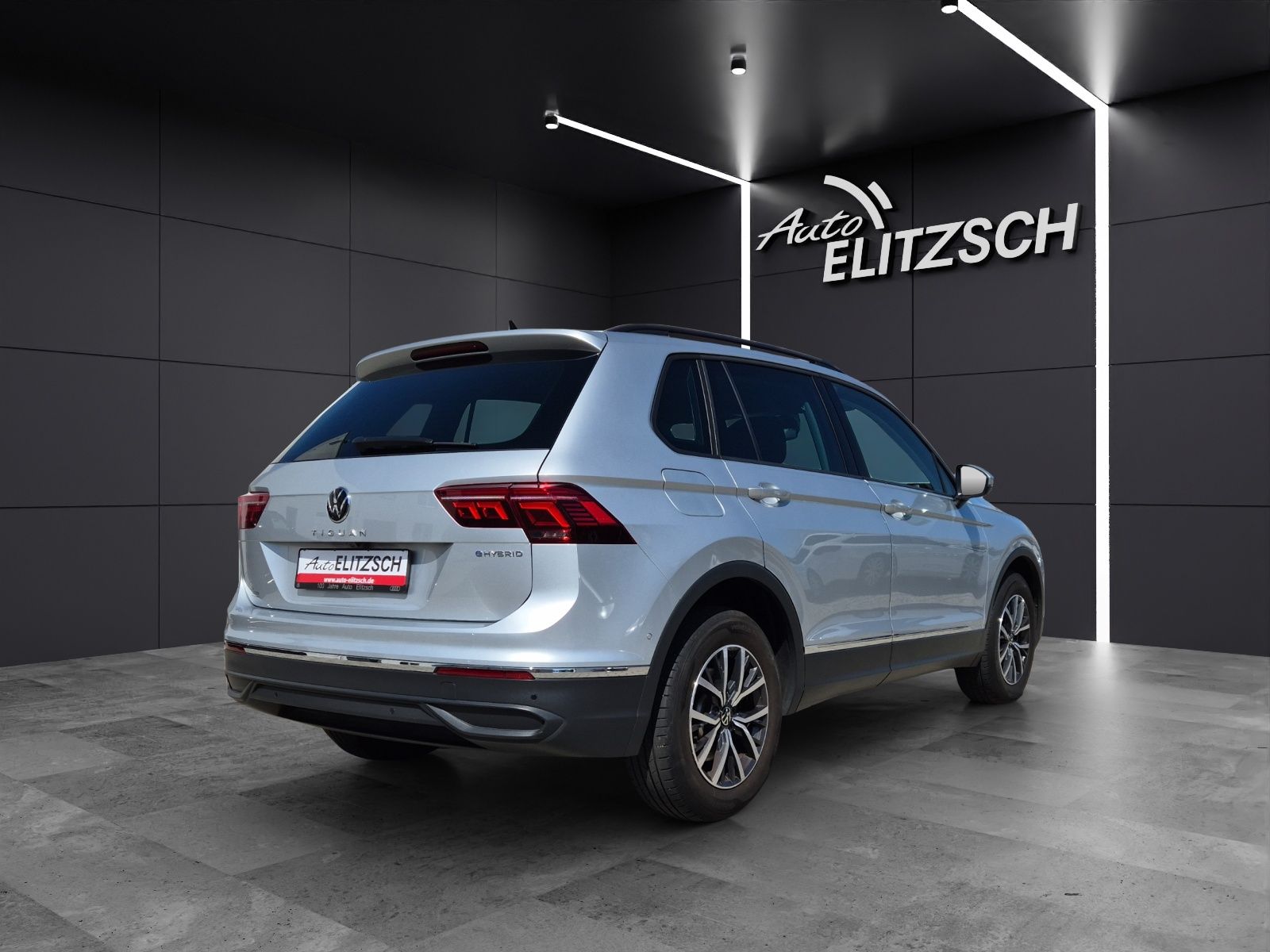 Fahrzeugabbildung Volkswagen Tiguan eHybrid Life DSG Matrix AHK Navi AID ACC