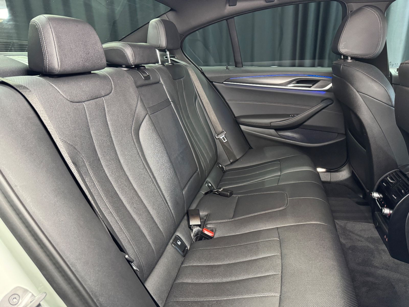 Fahrzeugabbildung BMW 520d xDrive M Sport|HEAD-UP|ACC|LASER|