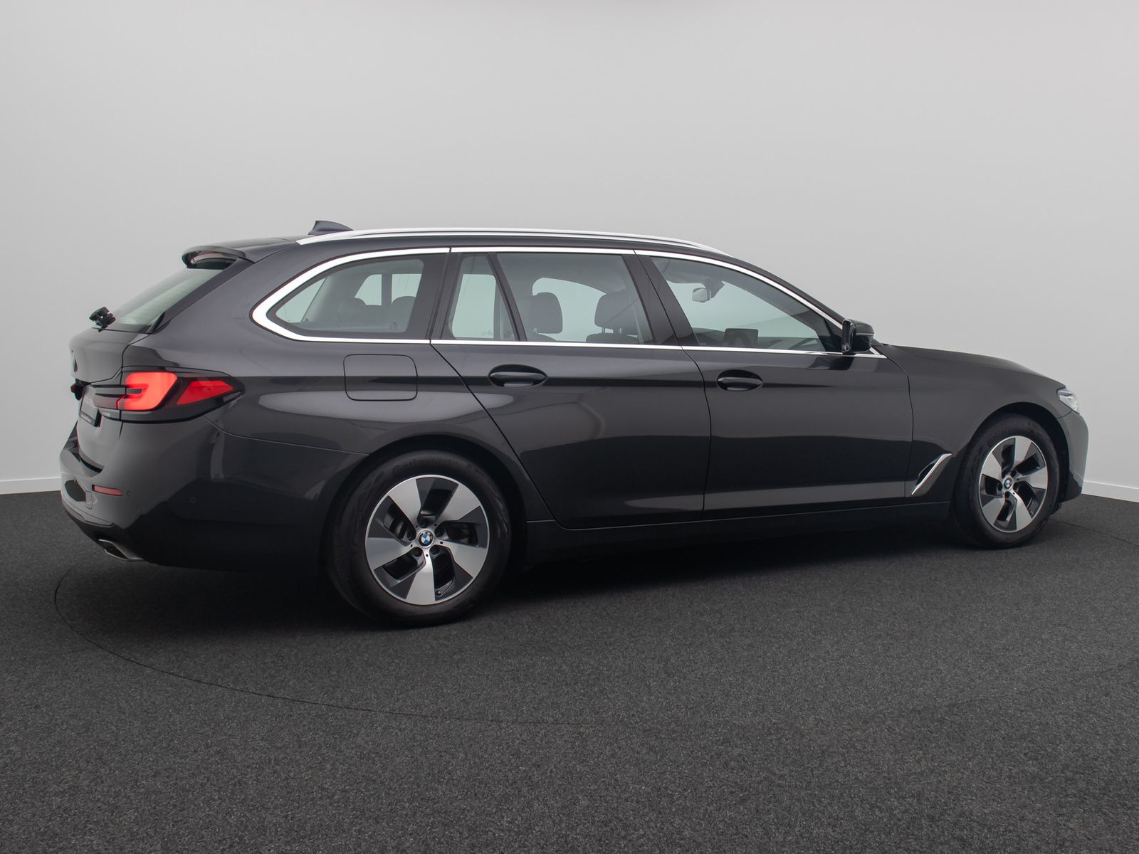 Fahrzeugabbildung BMW 520d xD  Kamera Laser HUD DAB AHK Komfort Alarm