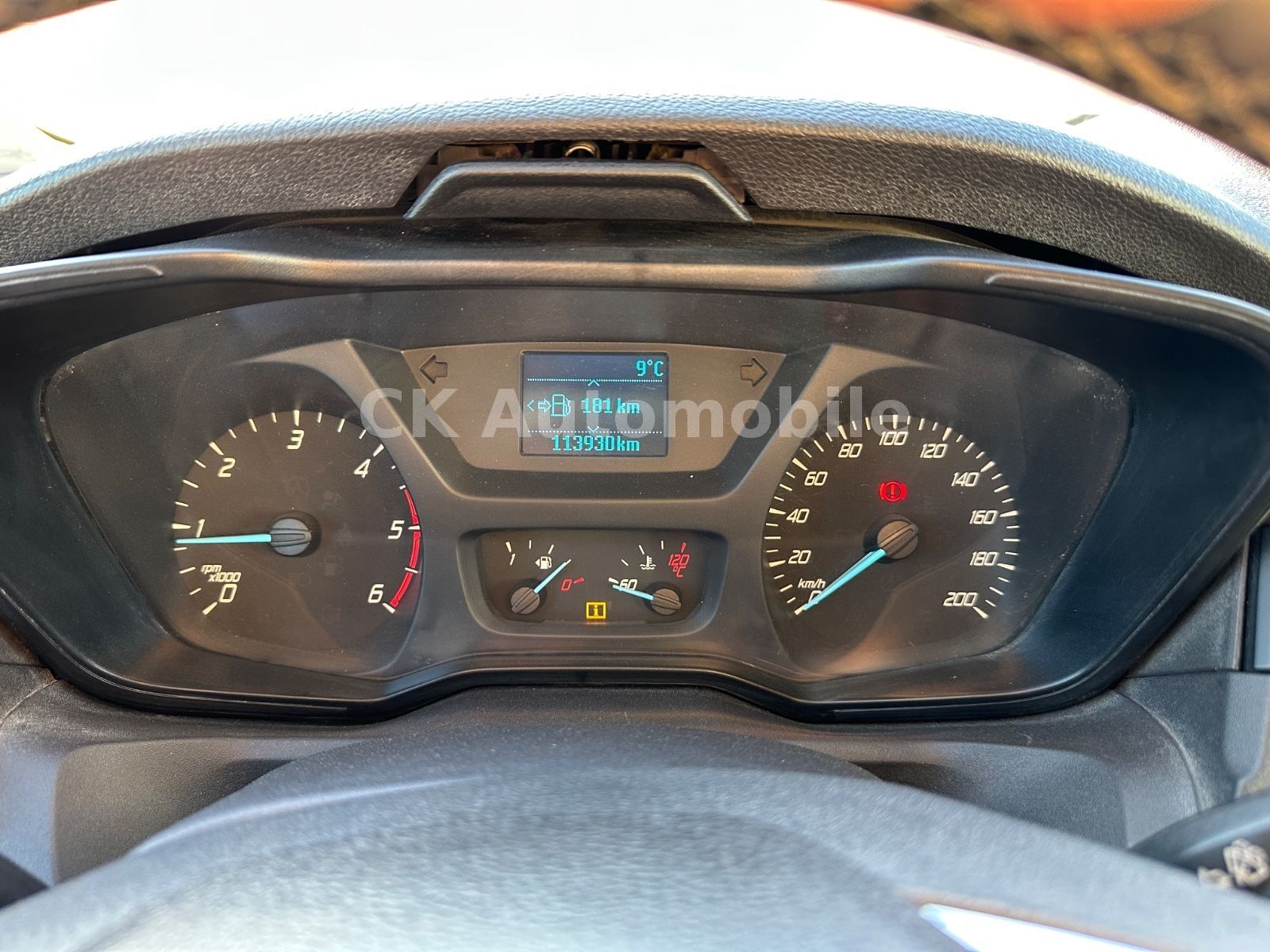 Fahrzeugabbildung Ford Transit Pritsche 350 L2 DoKA/7 Sitze/Klima/AHK