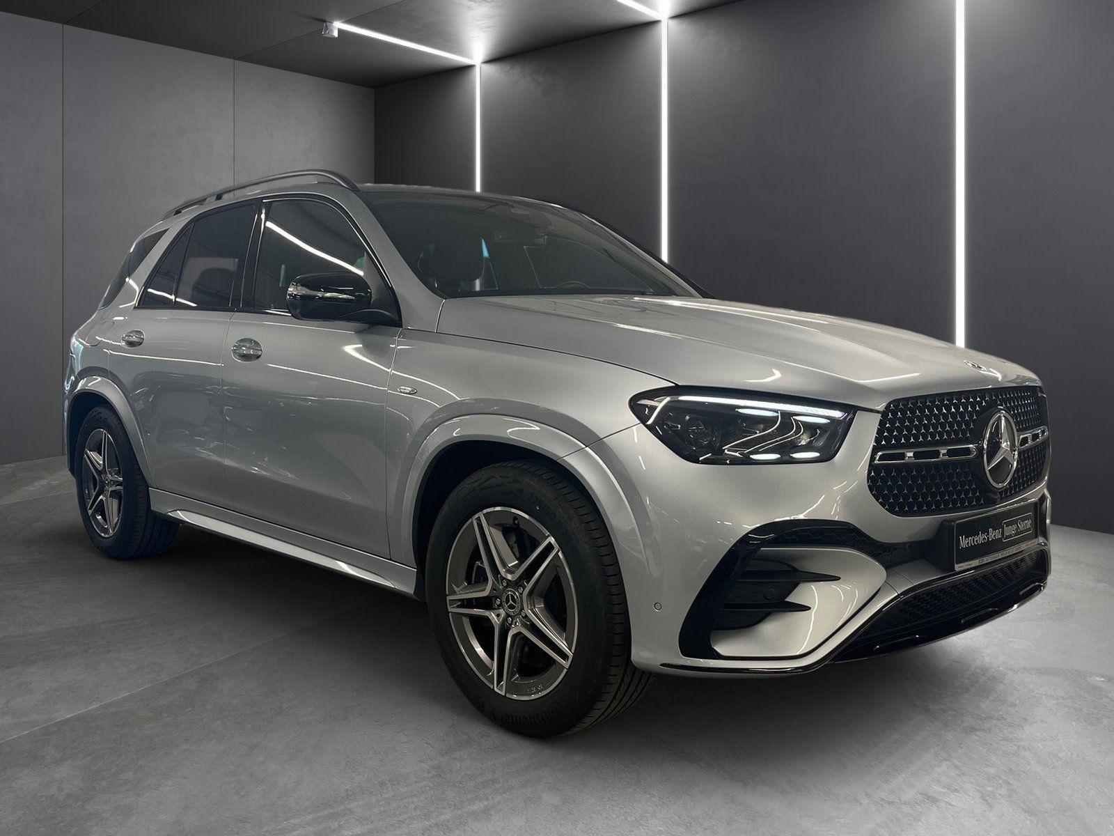 Fahrzeugabbildung Mercedes-Benz GLE 350 de 4M AMG*Distroni*360*Airmatic*AHK*Pano