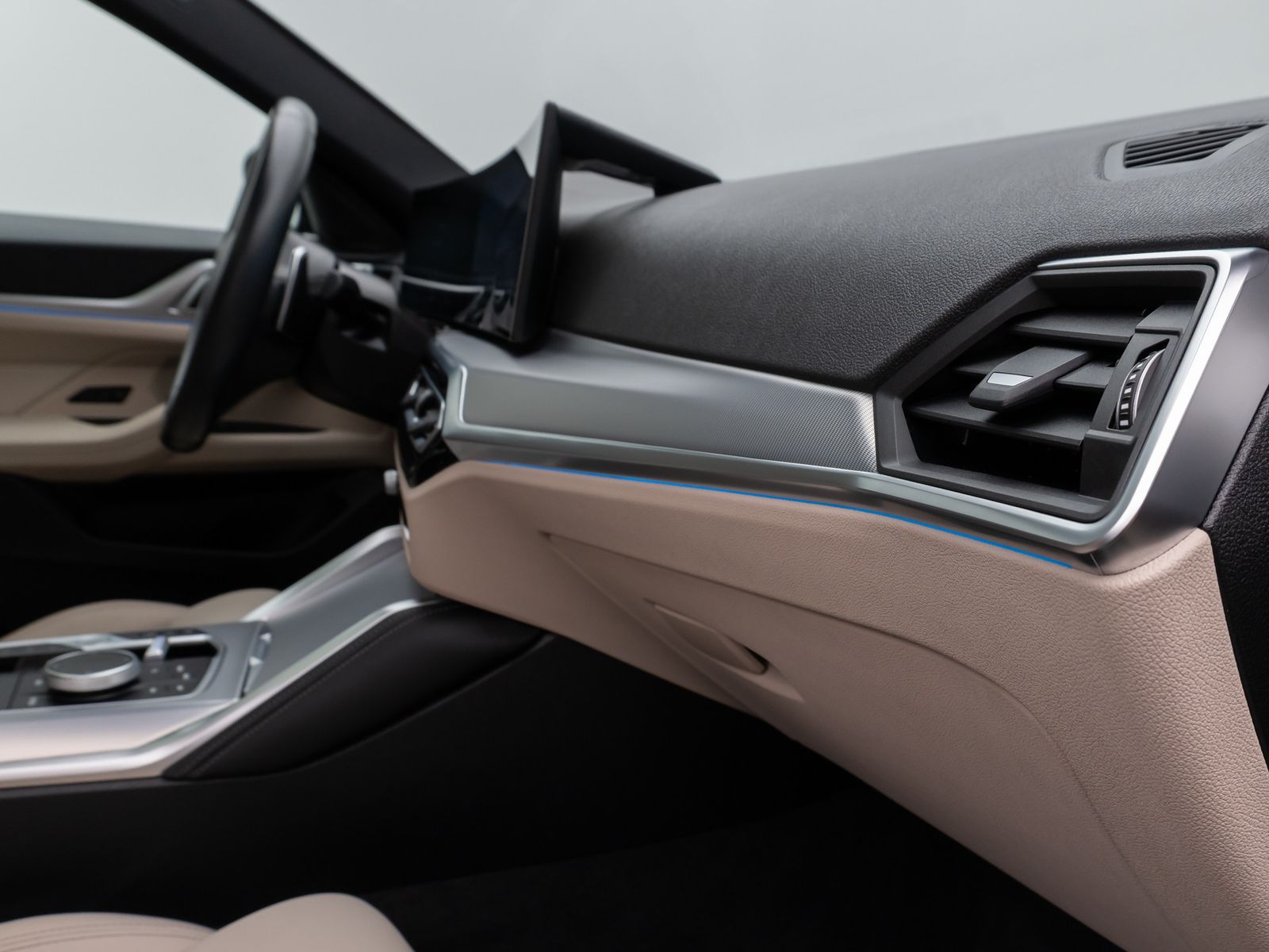 Fahrzeugabbildung BMW M440i xD GC Glasdach Laser 360°HUD DAB HiFi ACC