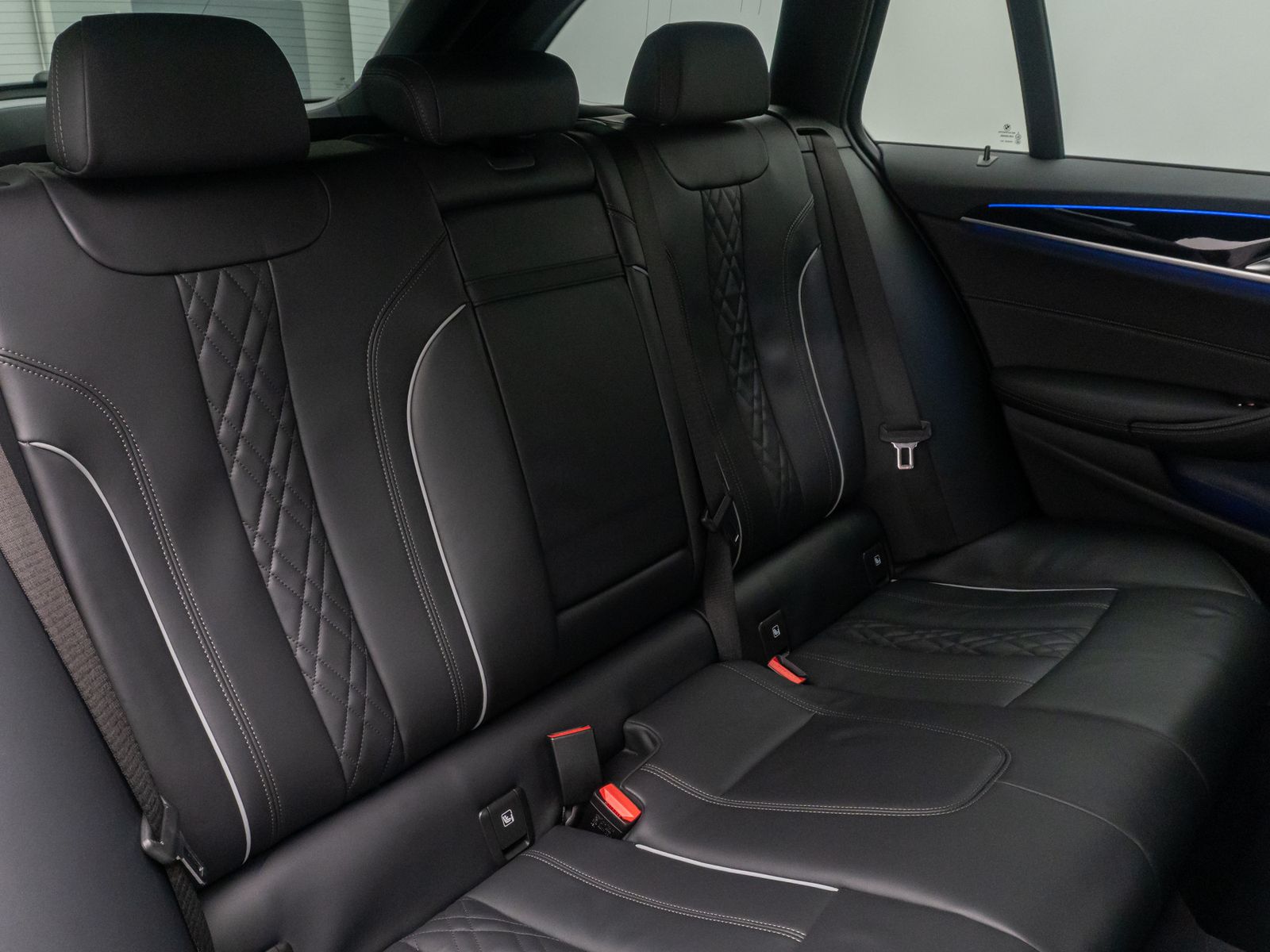 Fahrzeugabbildung BMW 530d xD MSport Individual 360&deg;H/K HUD DAB 20Zoll