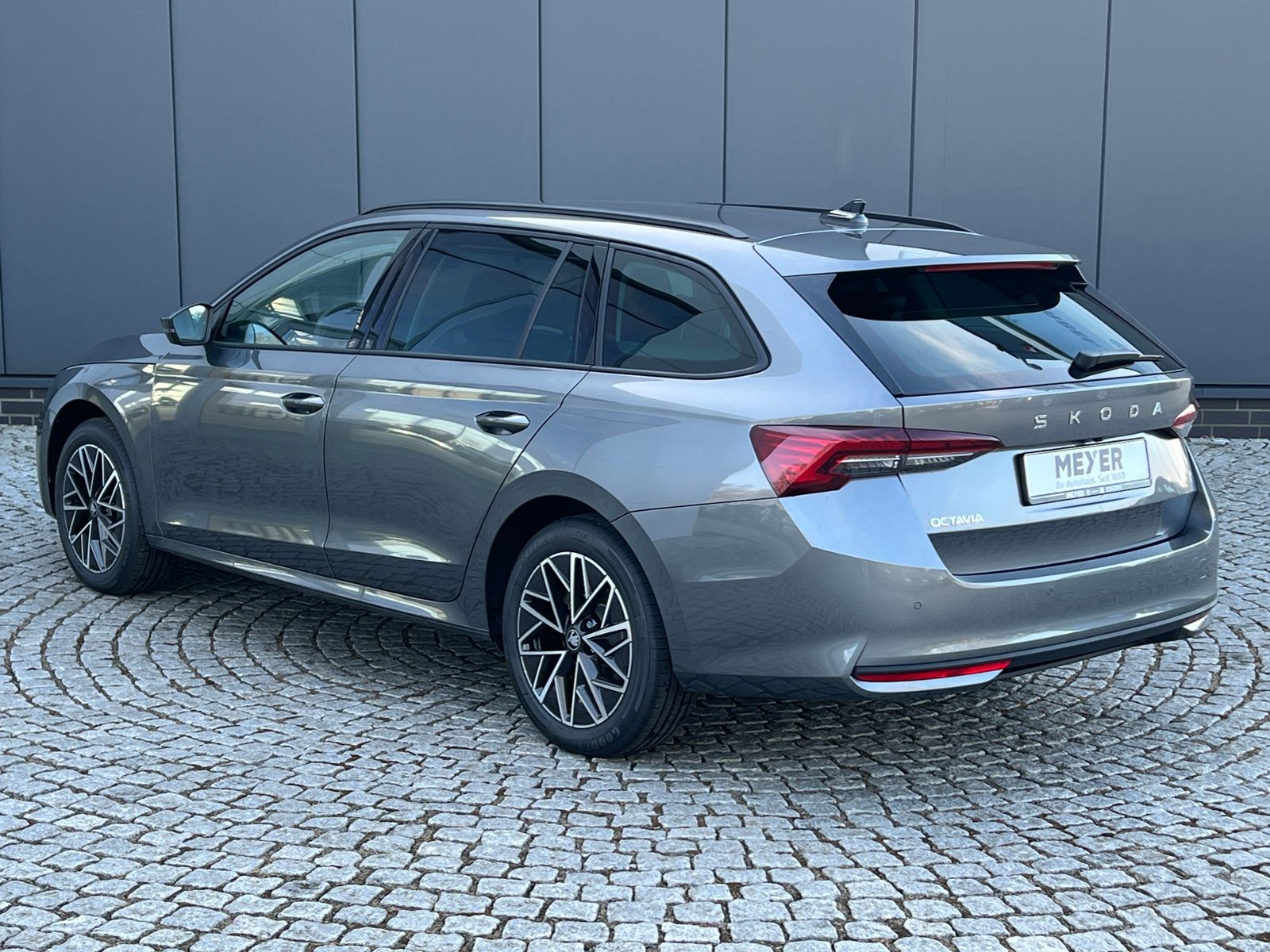 Fahrzeugabbildung SKODA Octavia Combi Balance 2.0 TDI DSG *AHK, Rückfahr