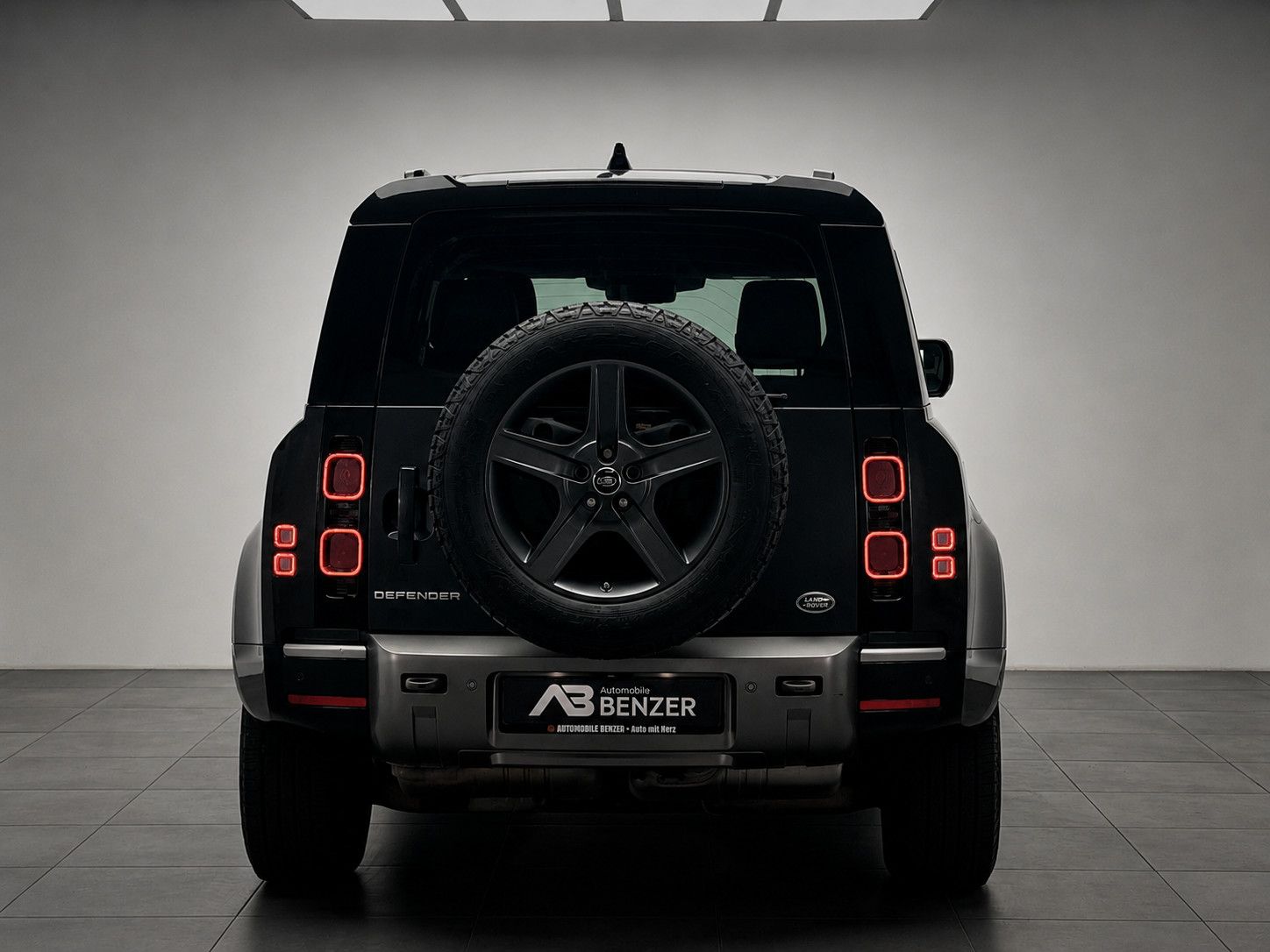 Fahrzeugabbildung Land Rover Defender 110 X-Dynamic SE/PANO/HUD/MERIDIAN