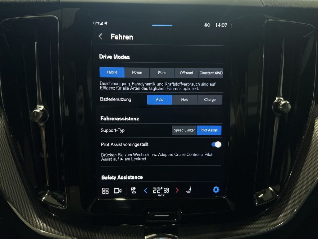 Volvo XC60 T6 R-Design Recharge AWD ACC AHK Kamera LED