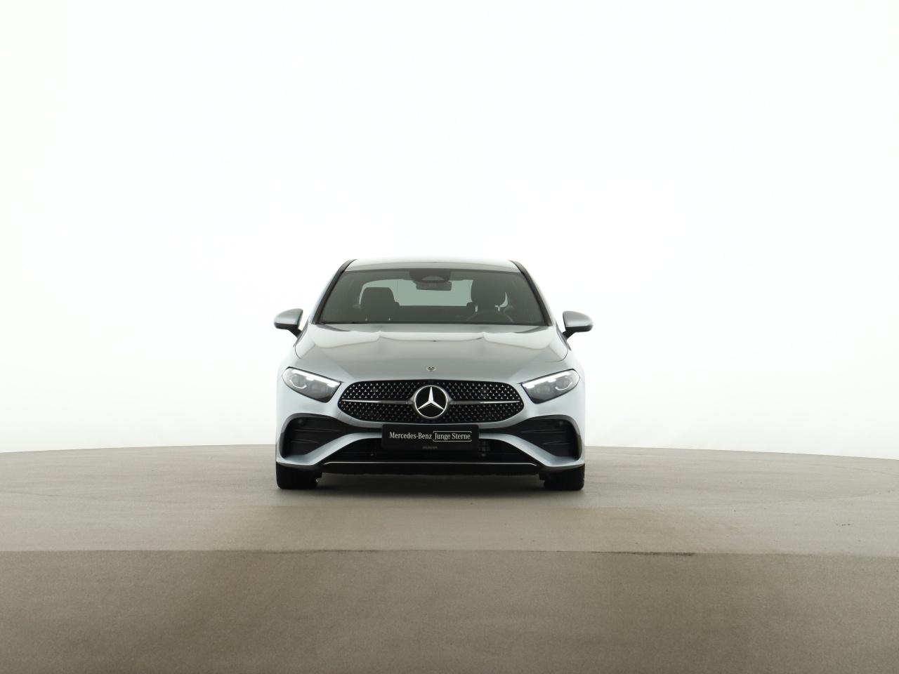 Mercedes-Benz A 200 d Limousine AMG MBUX Distronic Kamera LED