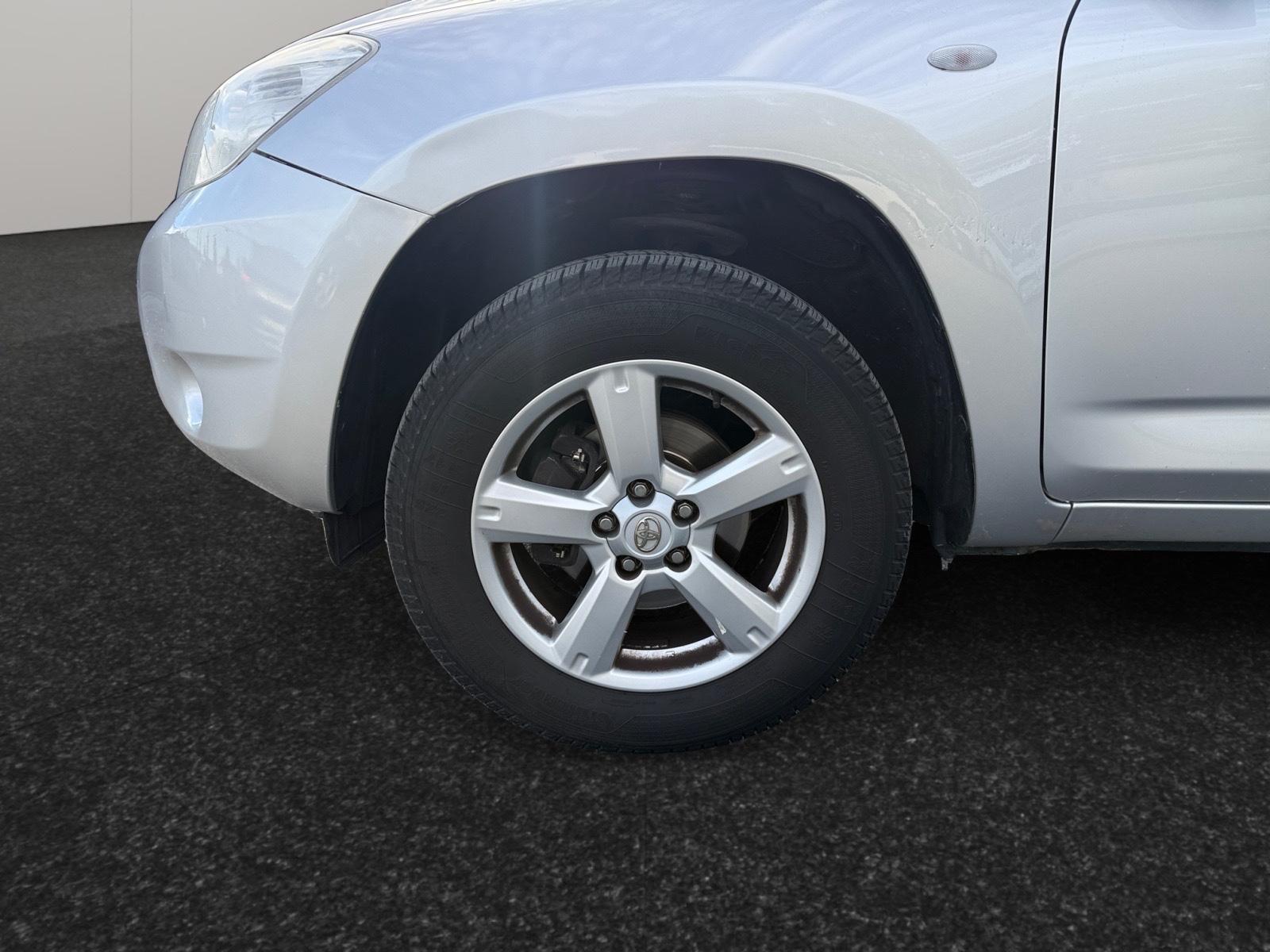 Toyota RAV4 2.0 VVT-i 152 ch 4x4 Sol • Boîte auto • Clim auto • Régulateur • Jantes alliage
