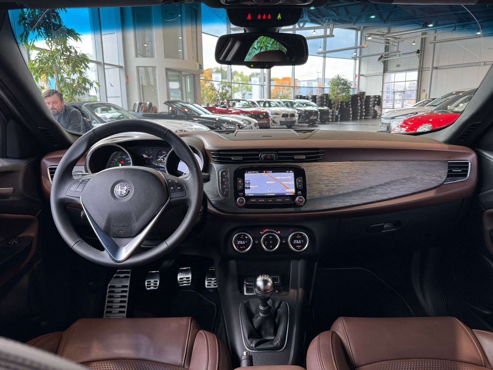 Fahrzeugabbildung Alfa Romeo Giulietta Super XEN NAV SHZ PDC LEDER