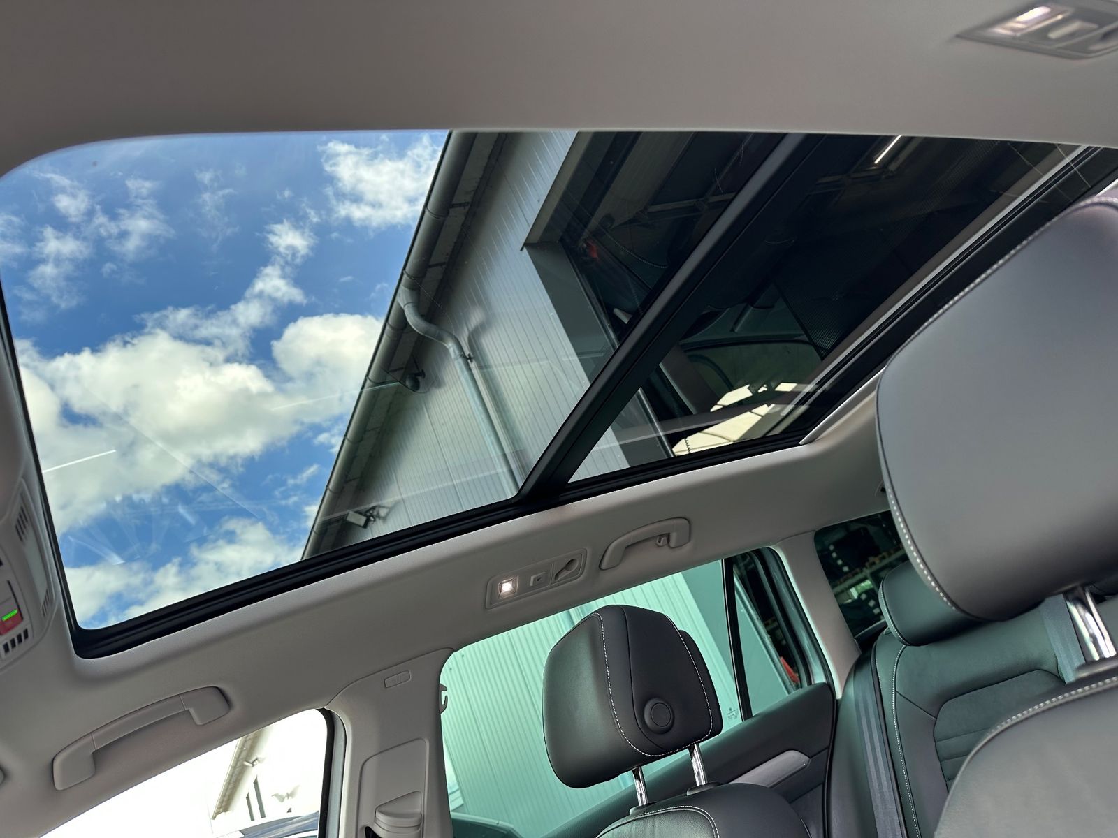 Fahrzeugabbildung Volkswagen Passat Variant 1.4 TSI DSG GTE NAV+IQ-LIGHT+PANO