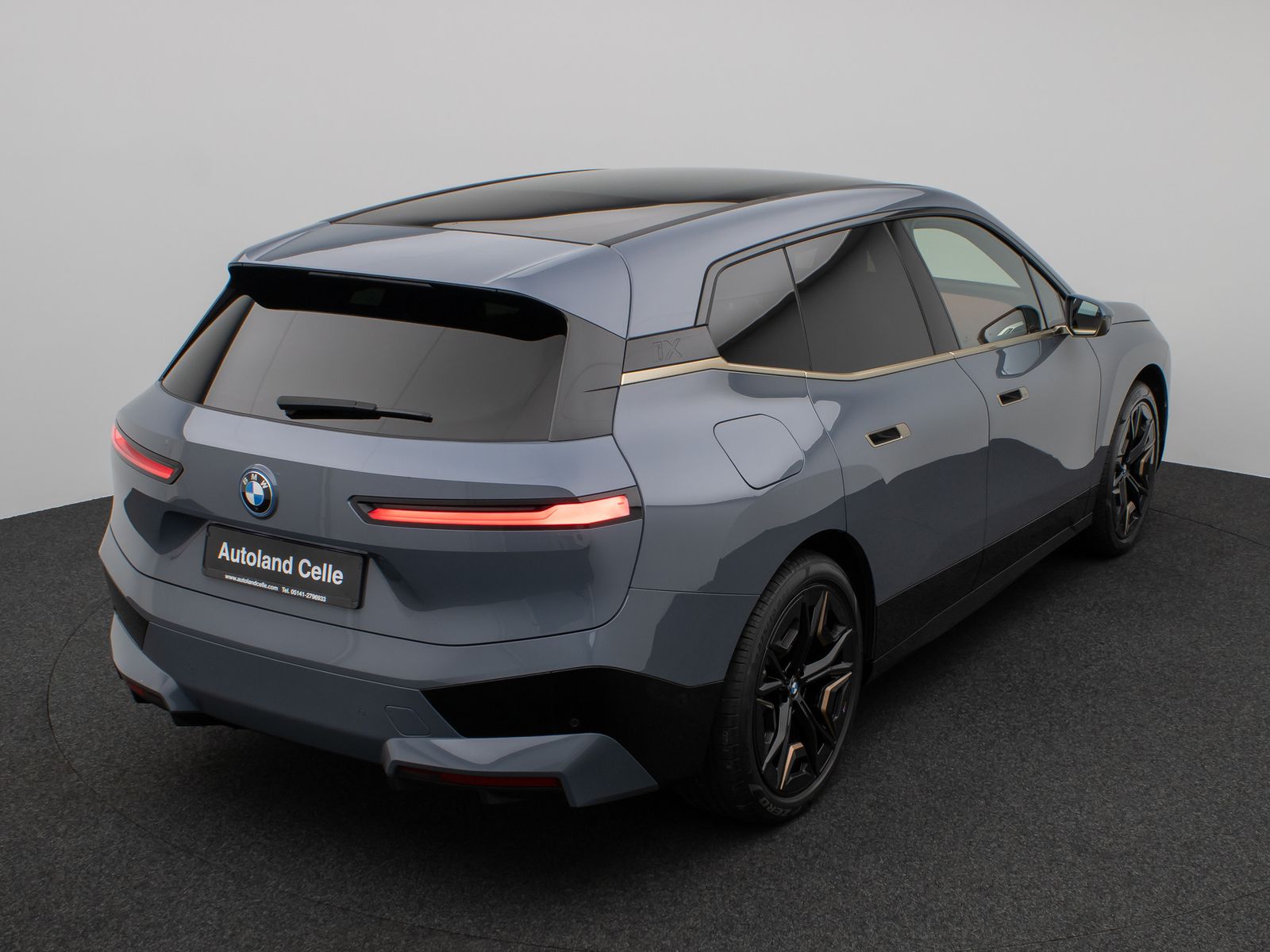 Fahrzeugabbildung BMW iX xD50 Sport Panorama 360°Laser H/K SoftCl 22"