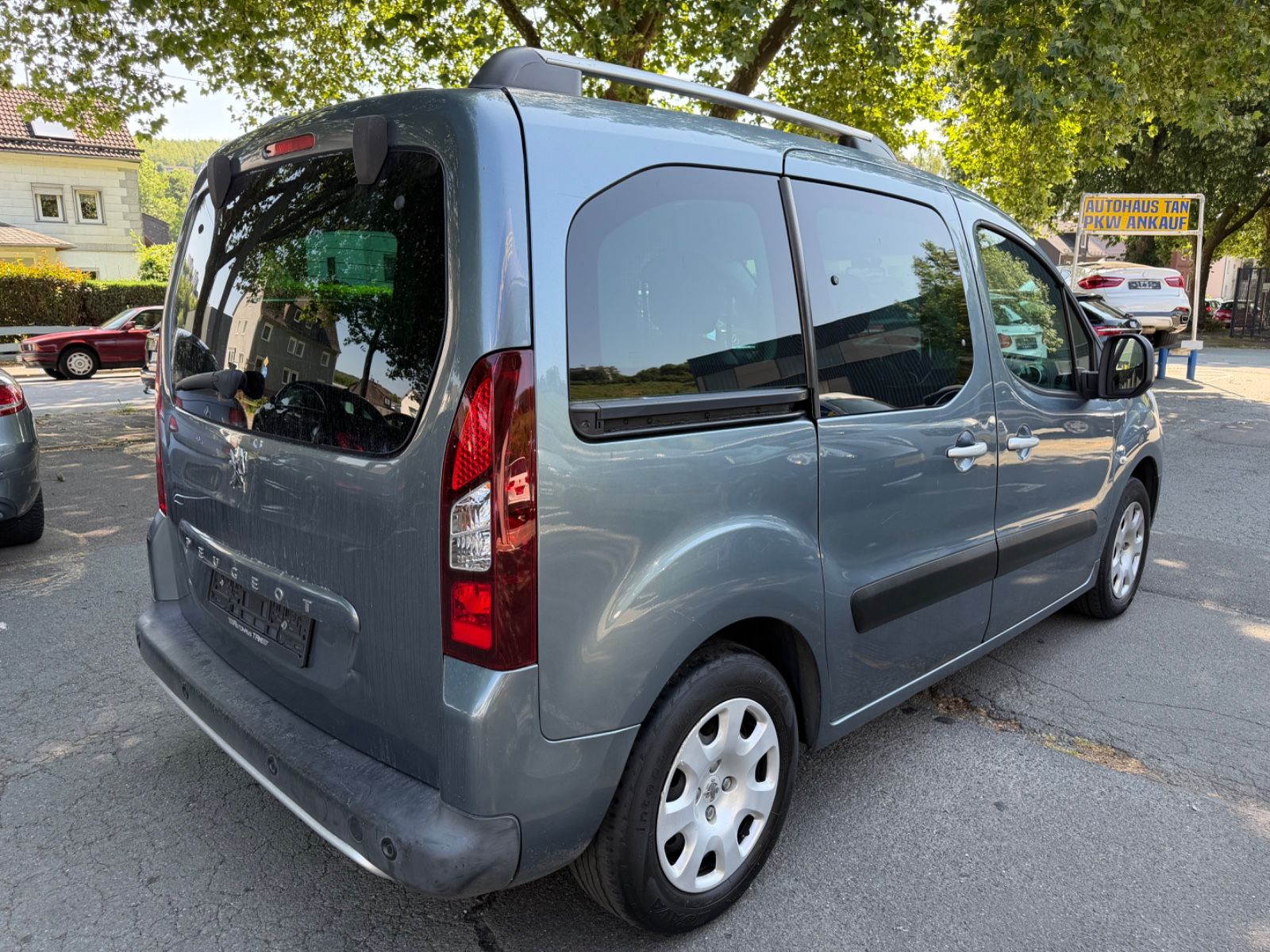Fahrzeugabbildung Peugeot Partner Tepee Family