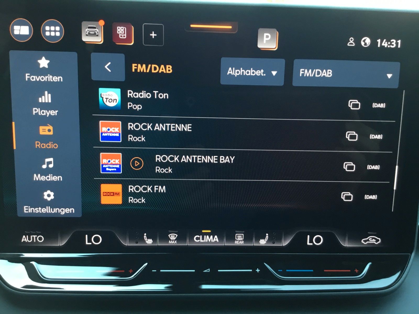 Fahrzeugabbildung CUPRA Terramar 1.5 eTSI DSG+AHK+360°+Headup+ACC