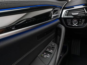 Fahrzeugabbildung BMW 530d LuxuryLine Pano Kamera Laser HUD DAB HiFi