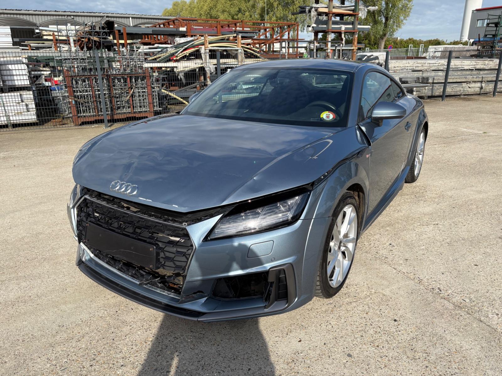 Audi TT S-LINE 2.0L  / S-TRONIC