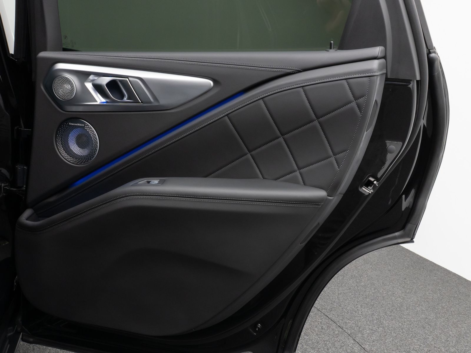 Fahrzeugabbildung BMW XM 360° HUD DAB B&W Massage SoftCl AHK 23Zoll