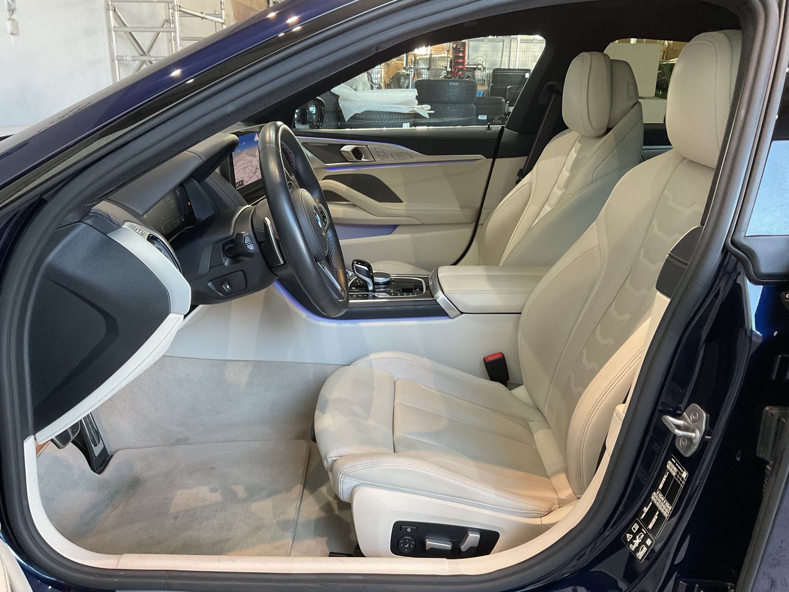 Fahrzeugeinzelansicht 11 Fahrzeugabbildung BMW M850i xDrive Sitzbelüftung~Laserlicht~Panoramada