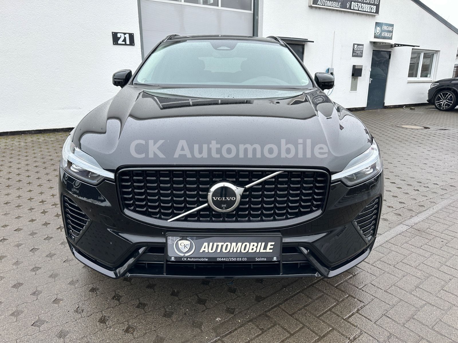 Fahrzeugabbildung Volvo XC60 T6 AWD Recharge Plus Dark/Pano/BLIS/AHK