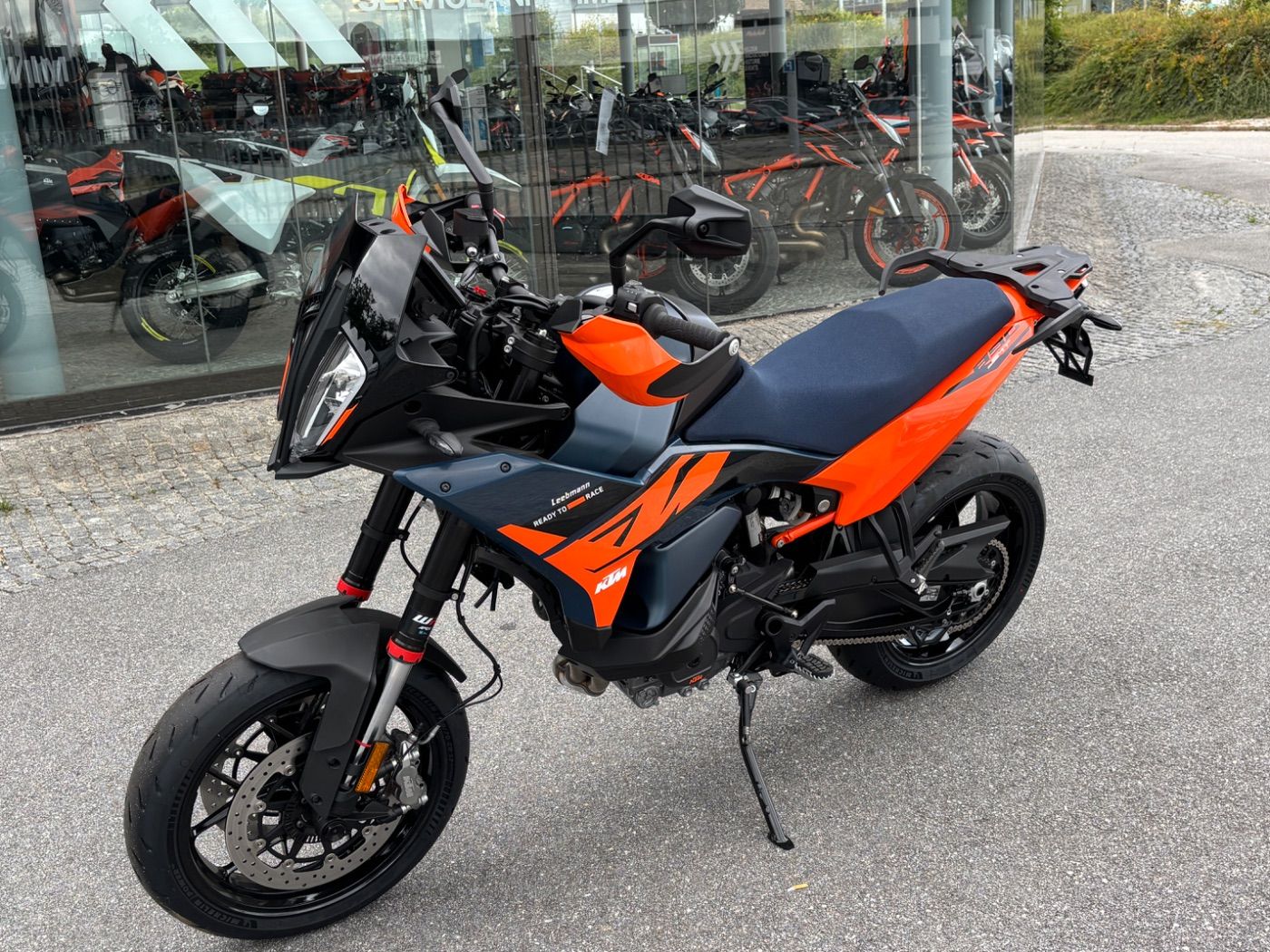 Fahrzeugabbildung KTM 890 SMT Modell 2026 4 Jahre Garantie