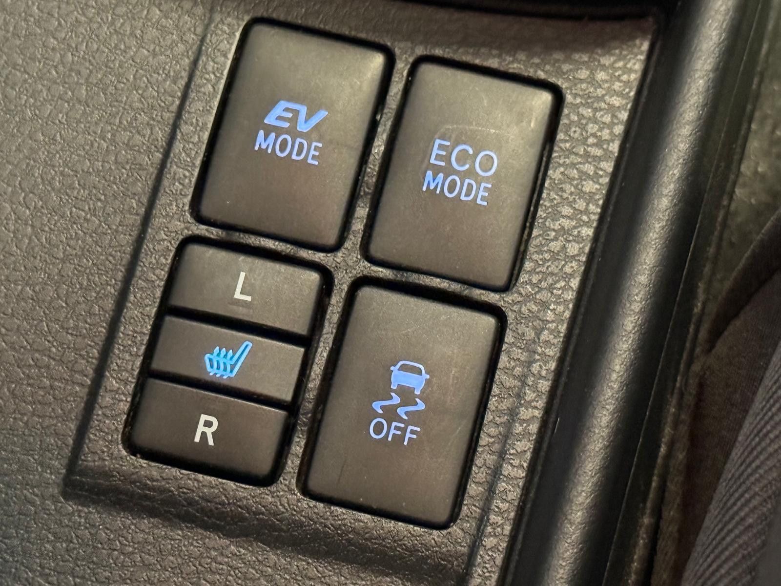 Fahrzeugabbildung Toyota Yaris Hybrid Team D /WENIG KM/SCHECKHEFT/KAMERA