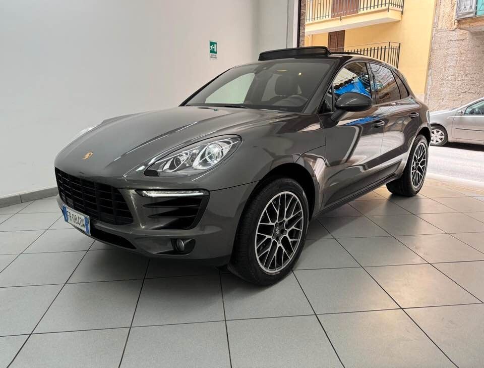PORSCHE Macan