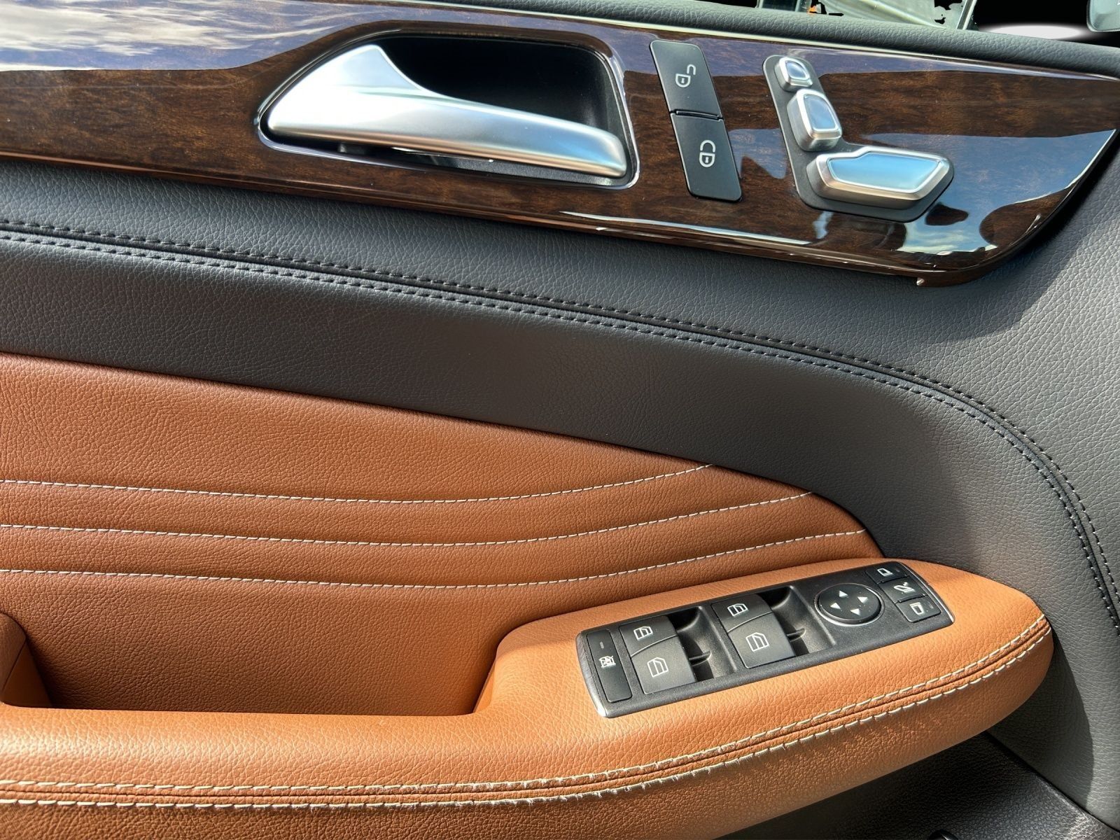 Fahrzeugabbildung Mercedes-Benz GLE43 AMG Cpé DISTRO Comand AIRMATIC HK-Hifi ILS