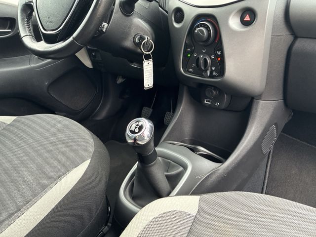 Toyota Aygo x-play club KameraKlimaAppleCarPlayTemp