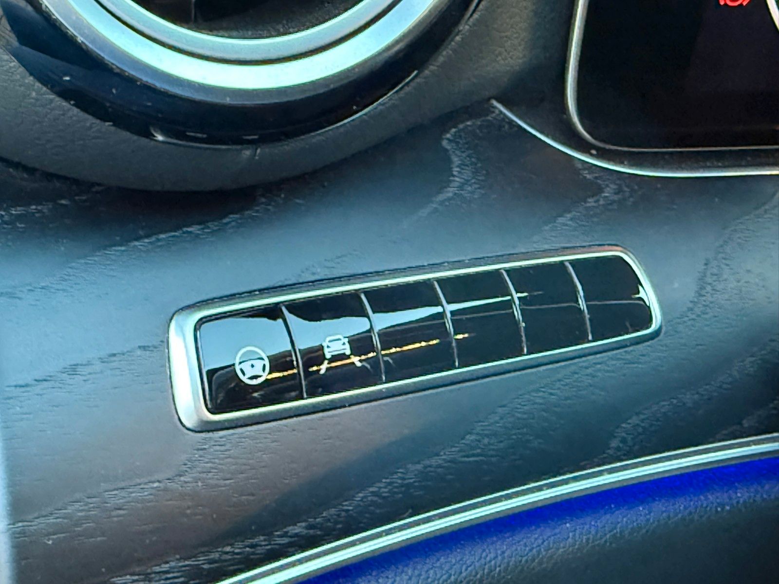 Fahrzeugabbildung Mercedes-Benz E 300 de T AMG+DISTRONIC+LENKASSI+360°+AHK+AMBIE