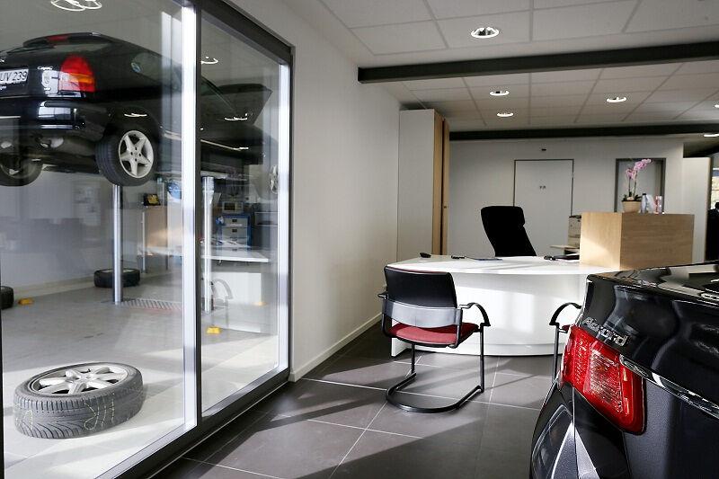 showroom-image-top
