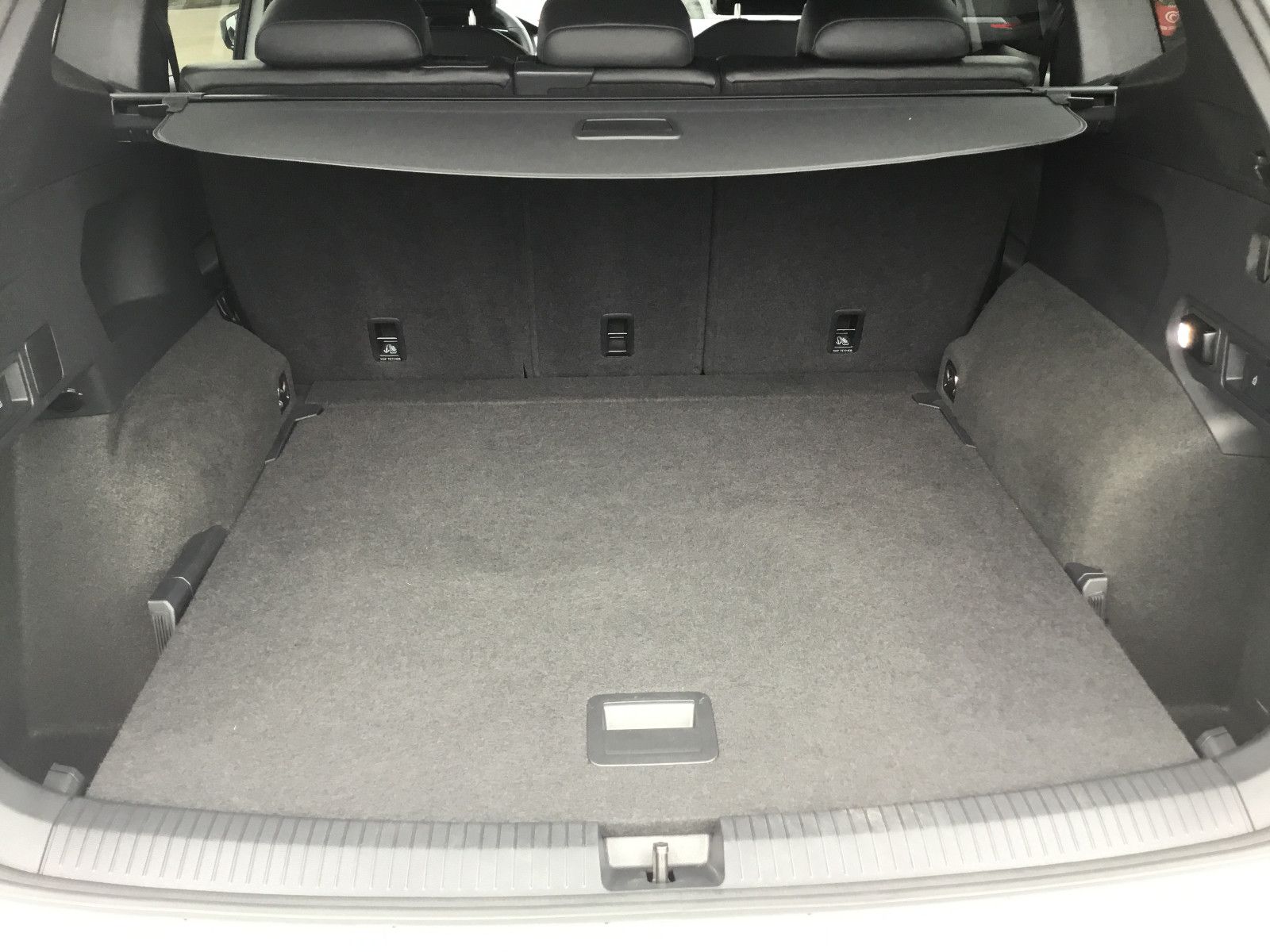 Fahrzeugabbildung Volkswagen Tiguan Allspace 2.0 TDI DSG 4M R-Line+AHK+20"