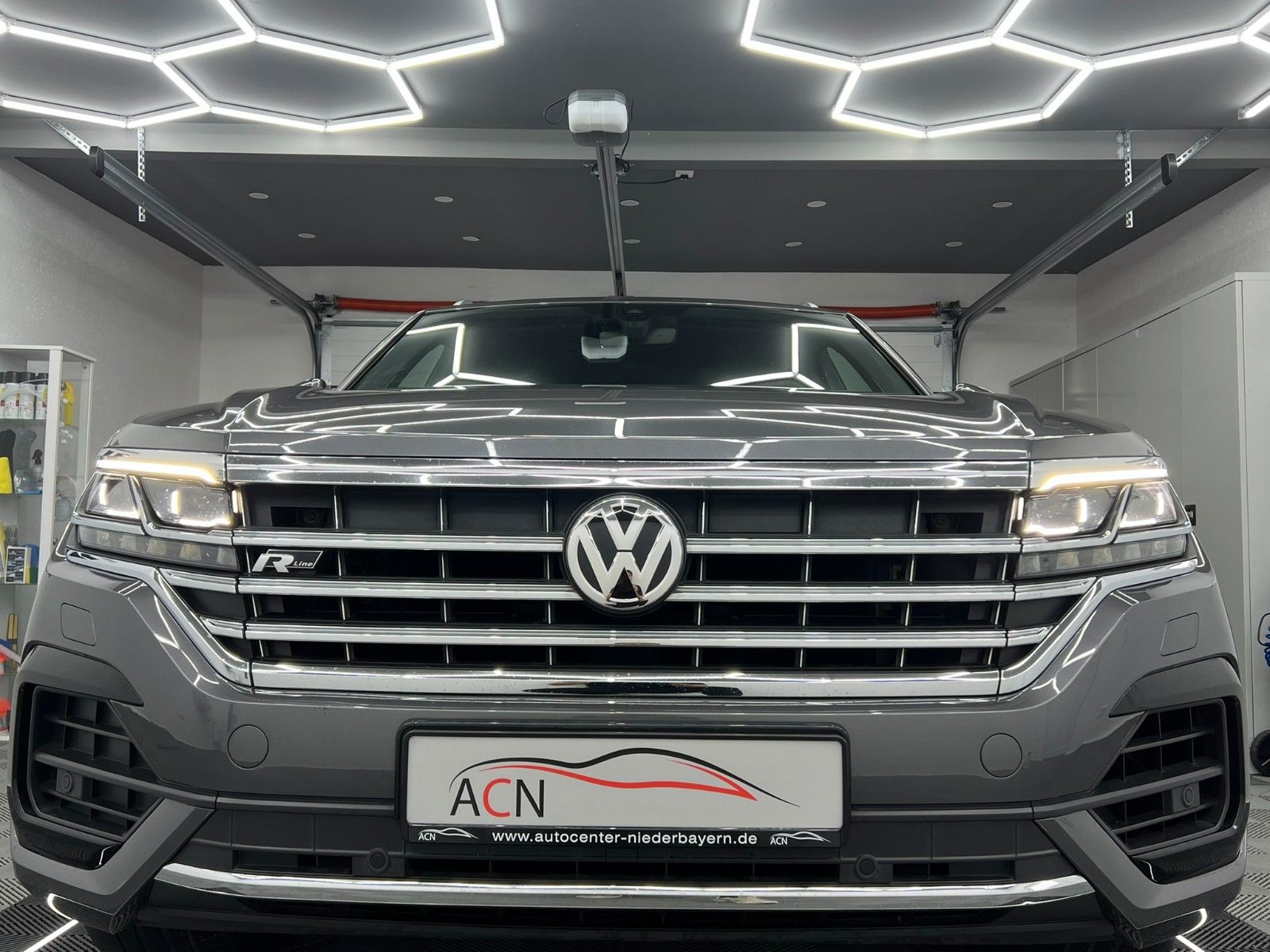 Fahrzeugabbildung Volkswagen Touareg 4Motion R-LINE/MATRIX/AHK/INNOVISION/21*