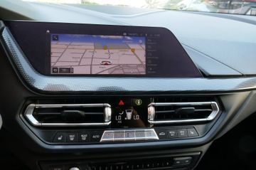 Fahrzeugabbildung BMW 120 1 Limousine 120 d xDrive Sport Line