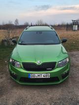 Skoda Octavia 2.0 TDI Green tec DSG RS Combi RS - Skoda Octavia: Grün