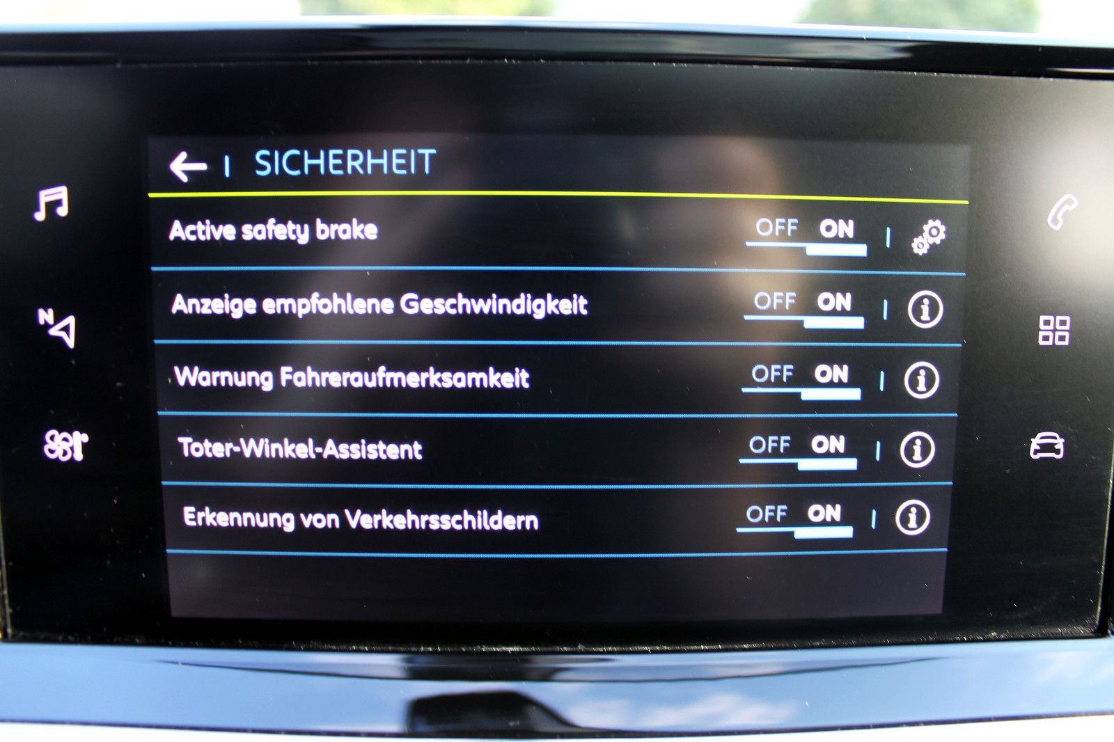 Fahrzeugabbildung Peugeot 2008 e-GT 11kW OnBoard LED ACC KAM SHZ BT NAV