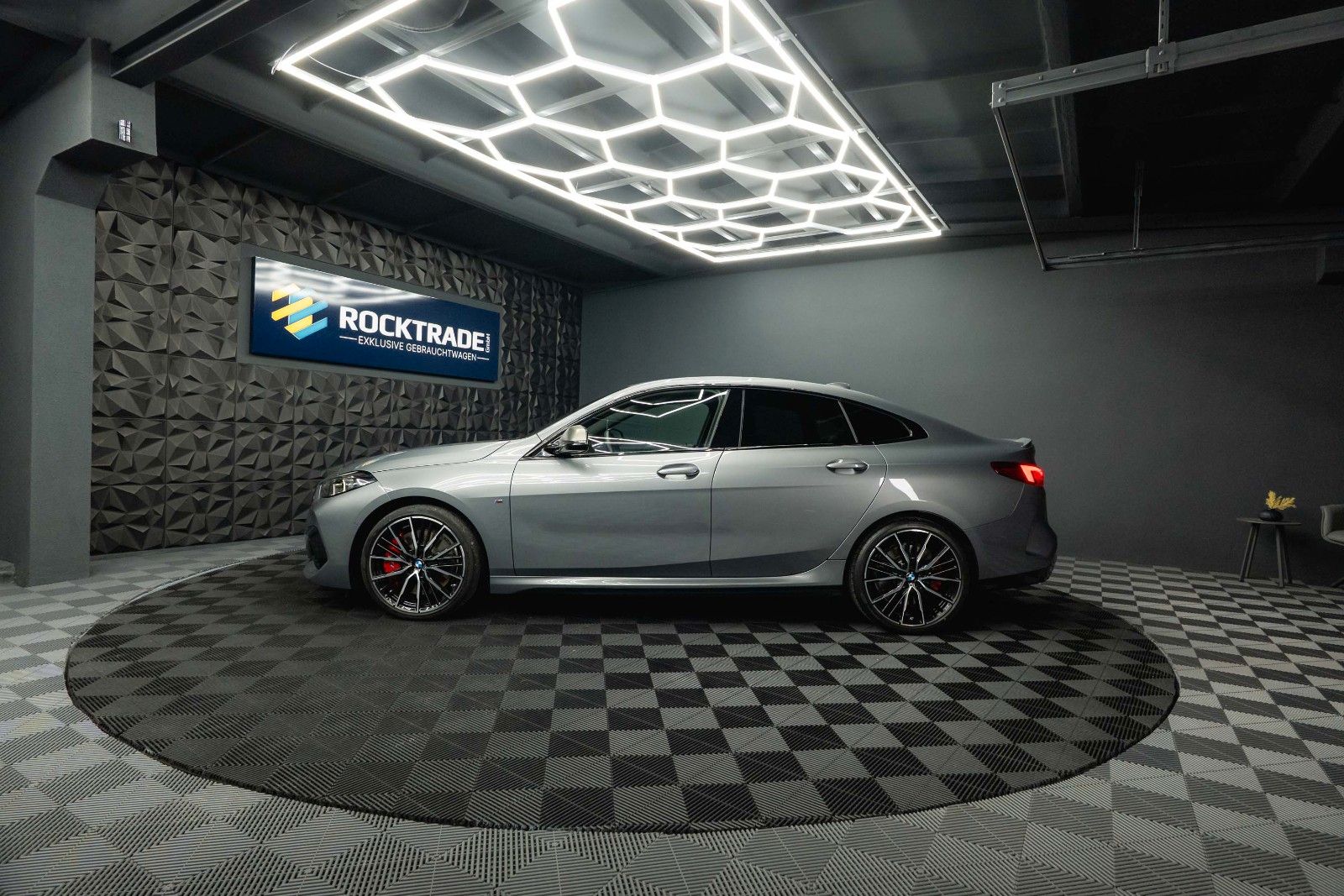 Fahrzeugabbildung BMW M235i xDrive M-Sport Pro Performance Shadow LED