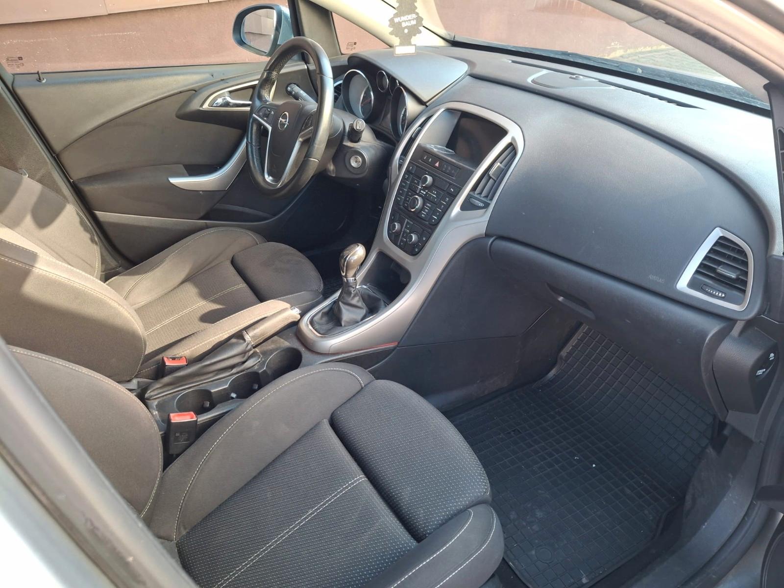 Opel Astra 2011 — двигун 1.686 cm³, 110 HP (81kW)