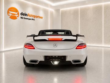 صورة 8 لـ 2014 Mercedes-BENZ SLS AMG