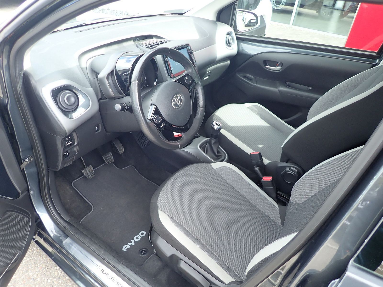 Fahrzeugabbildung Toyota Aygo x-play TEAMD