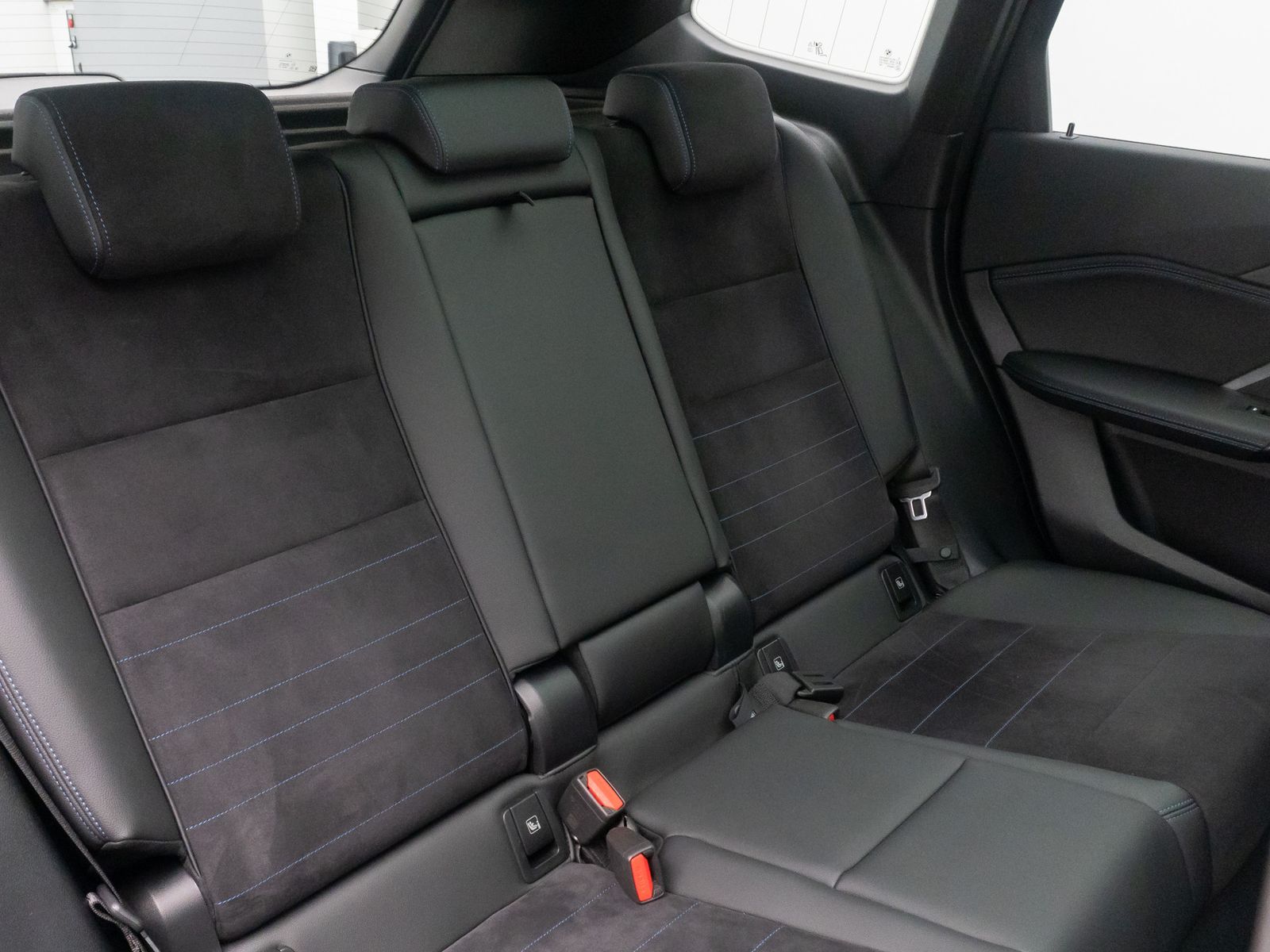 Fahrzeugabbildung BMW iX1 xD30 MSport Panorama 360&deg;HUD DAB Komfort 19"