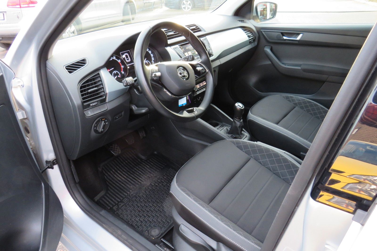 Fahrzeugabbildung SKODA Fabia Combi Ambition KLIMA SITZH. GRA PDC APP-C.