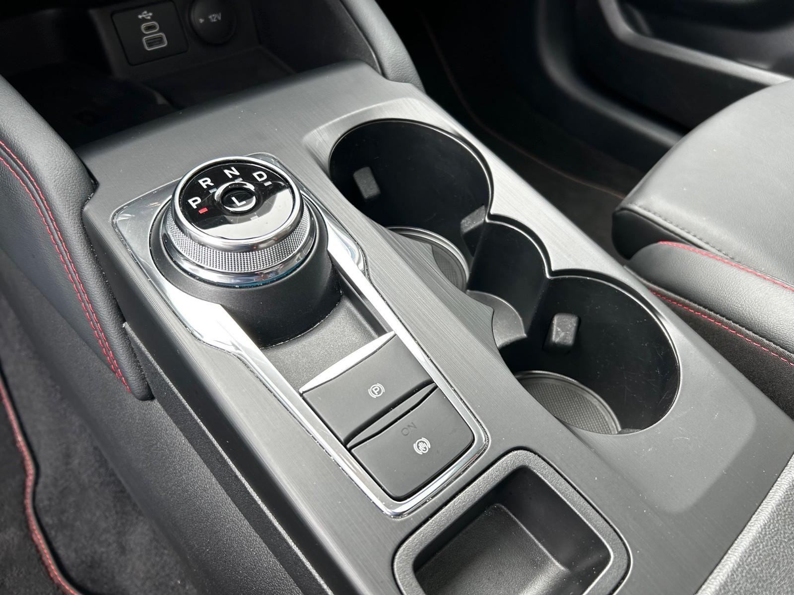 Ford Kuga Hybrid ST-Line X *AWD*PANO*360°*MatrixLED*