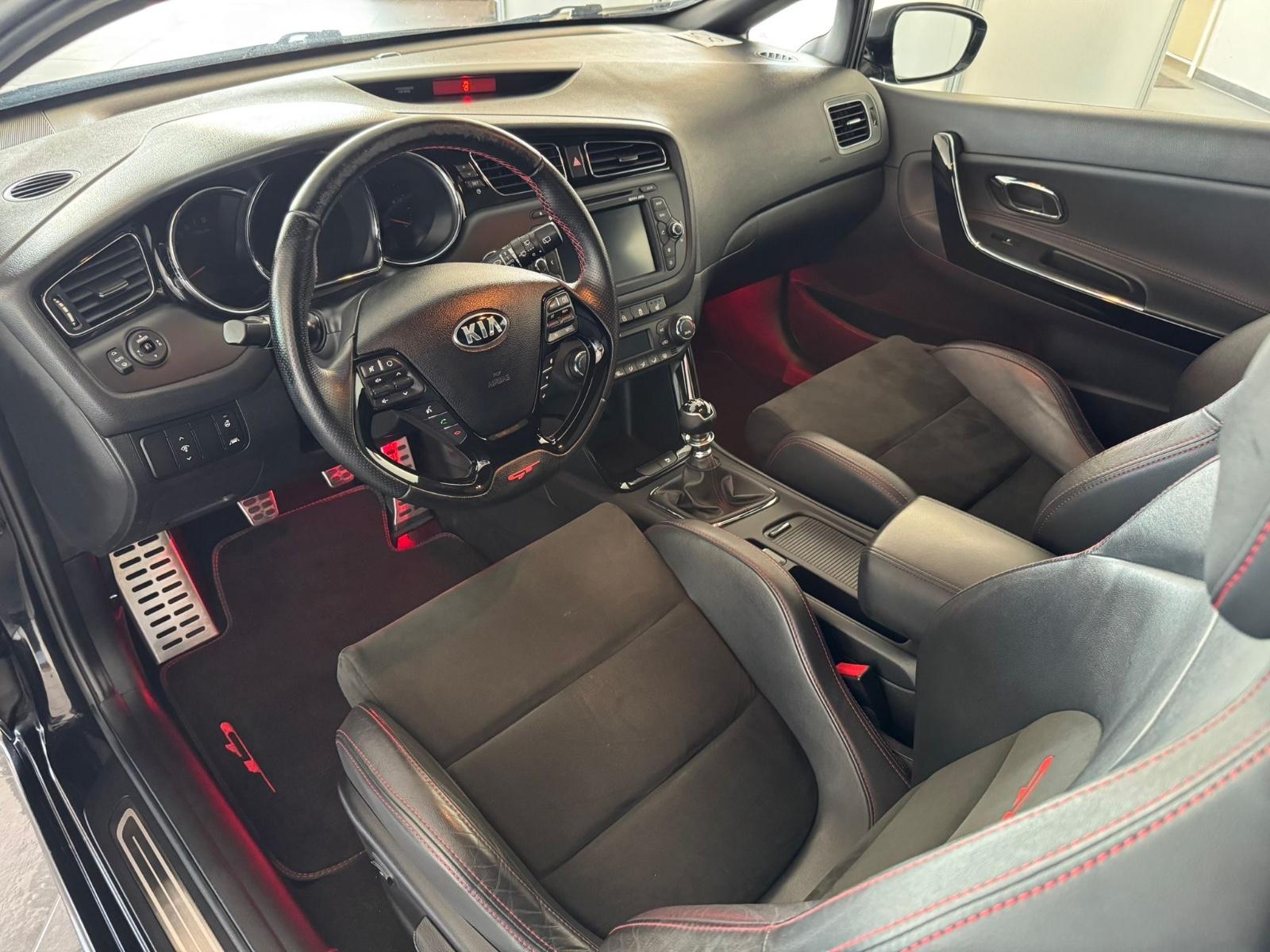 Kia ProCeed GT-Track 1.6 TGDI Voll Pano Navi TÜV NEU