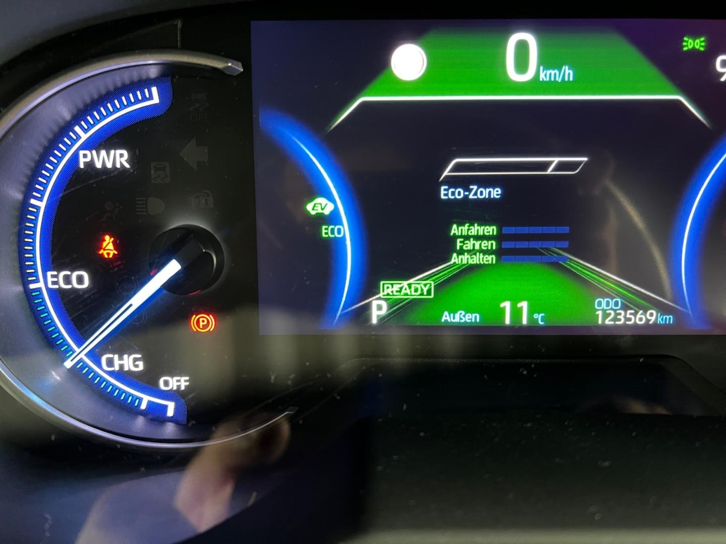 Toyota RAV 4 2.5 Hybrid Style Selection *LED*CAM*SHZ*PD