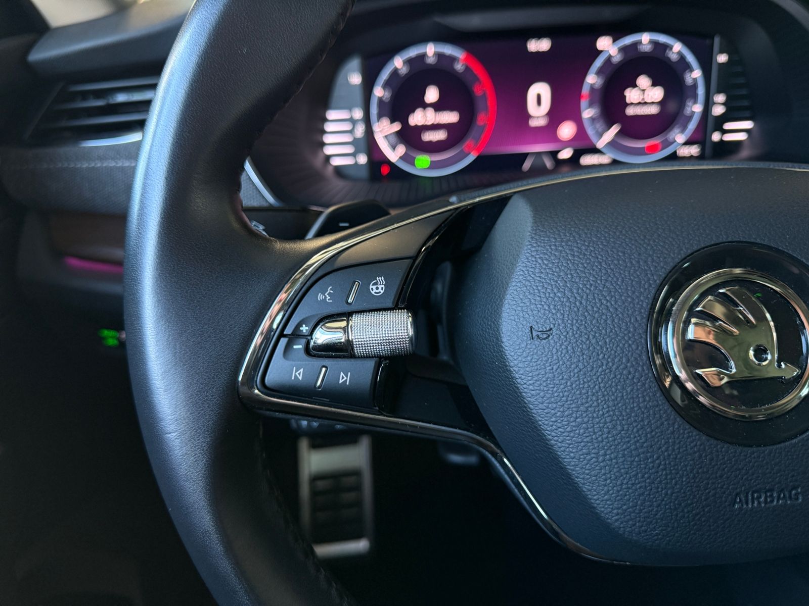 Fahrzeugabbildung SKODA Octavia Combi Scout 4x4 KAM ACC HUD LED