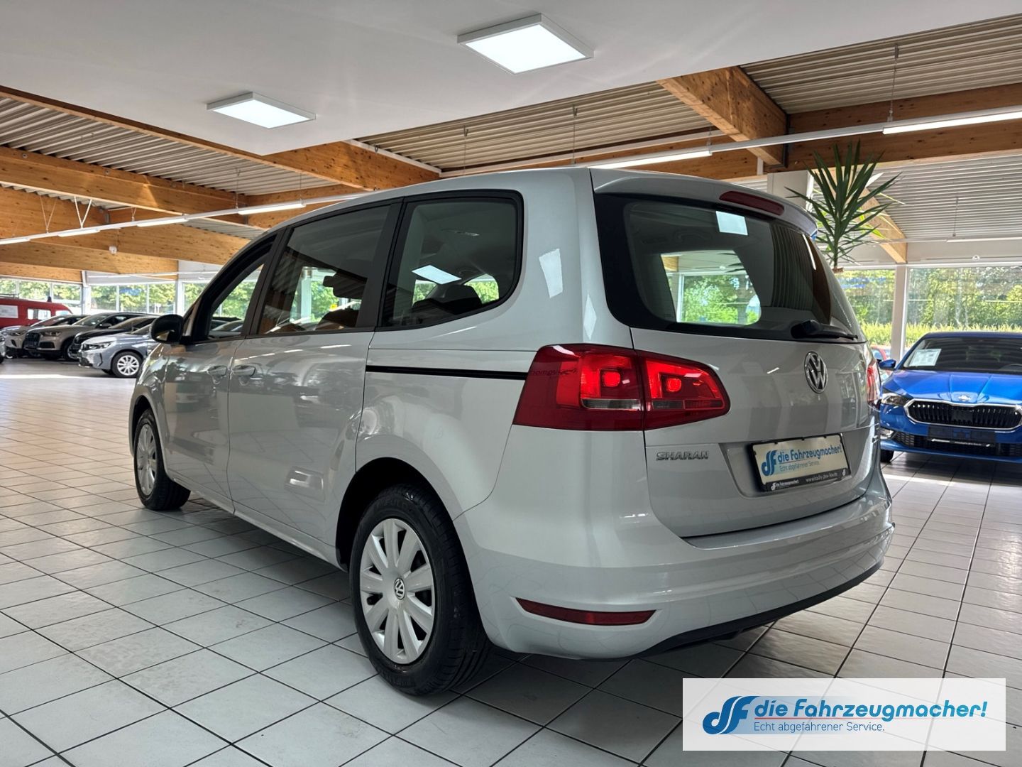 Fahrzeugabbildung Volkswagen Sharan Trendline BMT Dyn. Kurvenlicht Mehrzonenk