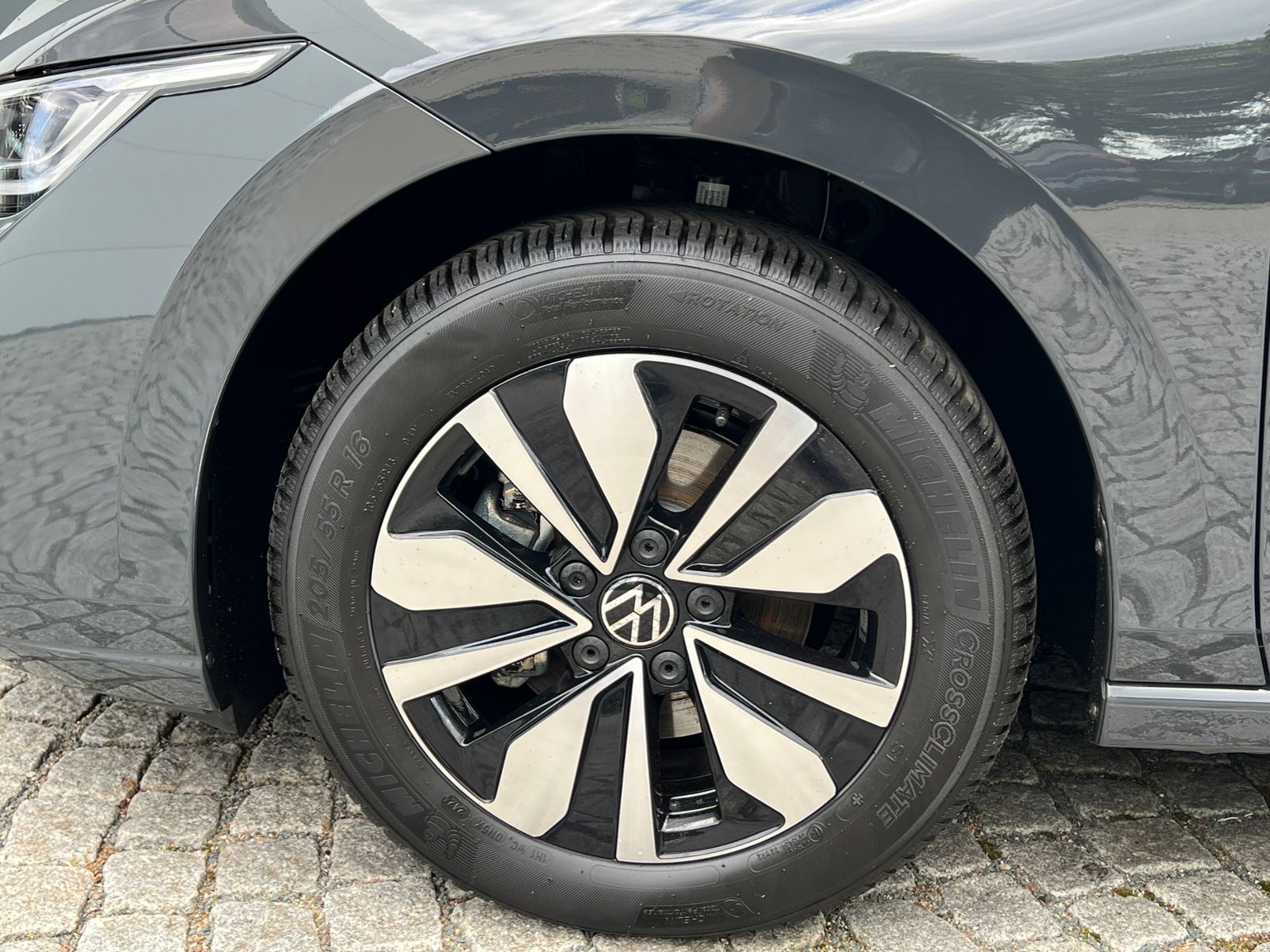 Fahrzeugabbildung Volkswagen Golf VIII GOAL 1.5 TSI *LED, App-Connect, 16'-LM