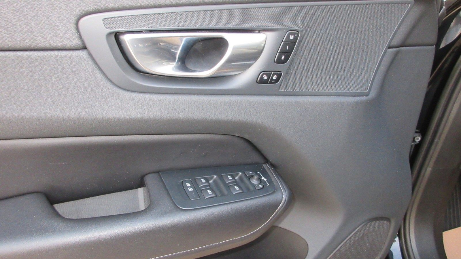 Fahrzeugabbildung Volvo XC 60 B4 Plus Bright 2WD