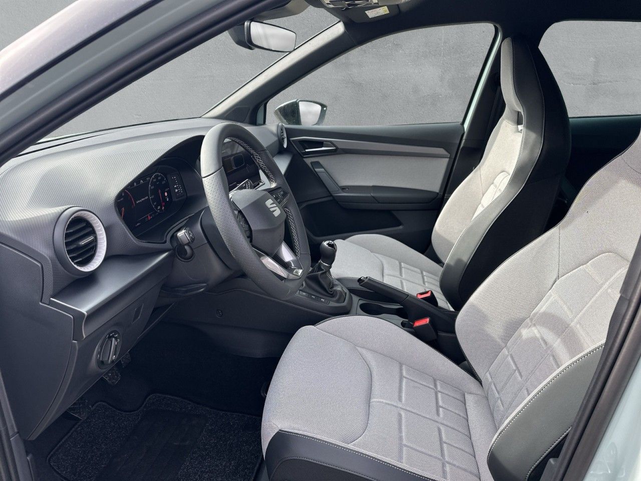 Fahrzeugabbildung SEAT Arona FR 1.0 TSI 85 kW - mit KI generiert/bearbeitet