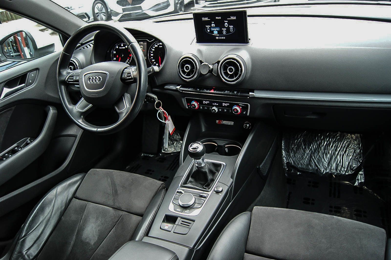 Fahrzeugabbildung Audi A3 Limousine 1.4 TFSI S-LINE NAVIGATION XENON 18